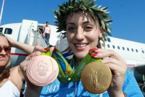 Το ξέσπασμα της Αννας Κορακάκη για τον "εμμονικό θαυμαστή": "Υποφέρω από αϋπνίες, ανασφάλεια και καταθλιπτικά επεισόδια" - εικόνα 5