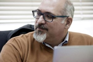 Εφιαλτική πρόβλεψη Καπραβέλου: Δεν θα προλαβαίνουμε να μετράμε θύματα με 1,5 εκατ. ανεμβολίαστους άνω των 50 ετών