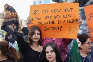 Θεσσαλονίκη: 50χρονη φιλόλογος έμεινε άνεργη και δούλεψε σε οίκο ανοχής για να σπουδάσει ο γιος της - Η απίστευτη υπόθεση