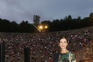 Αντιγόνη Κουλουκάκου: Η τόπλες φωτογραφία που δημοσίευσε και μετά διέγραψε γιατί ντράπηκε