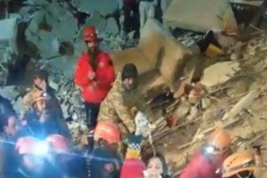 Η Pepper και ο Buzz στην Τουρκία: Οι Βελγικοί Ποιμενικοί από τη Θεσσαλονίκη απεγκλώβιζαν ανθρώπους επί 72 ώρες [εικόνες]