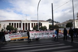 Γρηγορόπουλος: Καταστροφές και βανδαλισμοί  στο μετρό της Ομόνοιας μετά την πορεία - Ξεκόλλησαν μέχρι και τμήματα της οροφής