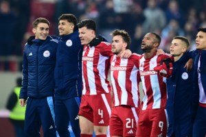 Ο Ολυμπιακός διέλυσε την ΑΕΚ με 6-0 κι "έκλεισε" θέση στον τελικό- Μαγεία από Πάλμα και Όρτα [βίντεο] - εικόνα 3