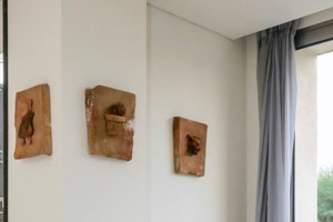 Το "Αιολικό" του γλύπτη Takis βρήκε τη θέση του στη Βουκουρεστίου: Μια εικαστική "ανάσα" στην καρδιά της Αθήνας