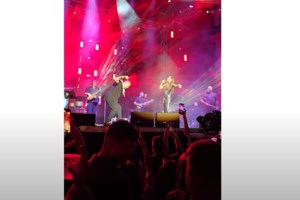 Νίκος Βέρτης: Συγκίνησε σε συναυλία στην Καβάλα - Η υπόσχεση που είχε δώσει στον Βασίλη Καρρά [βίντεο]