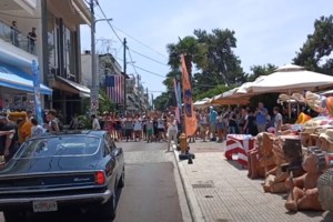 Θεσσαλονίκη όπως... Μαϊάμι: Φοίνικες, αυτοκίνητα Barracuda και αμερικανικές σημαίες για την ταινία του Μπαντέρας [εικόνες] - εικόνα 7