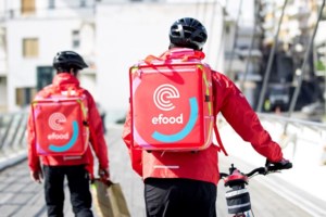 Βαρουφάκης: Ολοι και όλες πρέπει να αντισταθούμε στην επιδημία του efood