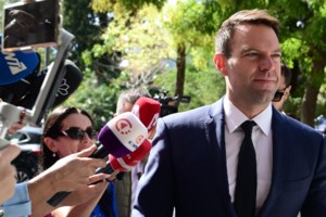 ΣΥΡΙΖΑ: Επεισόδια από Kasselistas στην Καλλιθέα - Προπηλακισμοί και σπρωξίματα σε μέλη της τοπικής οργάνωσης