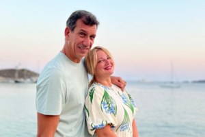 Αλβανία: Γάμος υπερπαραγωγή στο Φιερ - Ελικόπτερο συνόδευε τα νυφικά αυτοκίνητα ρίχνοντας... ροδοπέταλα [εικόνες, βίντεο] - εικόνα 2