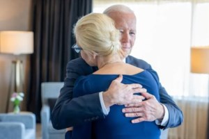 Οι Ρώσοι έδωσαν τελεσίγραφο στη μητέρα του Ναβάλνι - "Μυστική κηδεία αλλιώς θα τον θάψουμε στη φυλακή"- Έχει τρεις ώρες - εικόνα 2