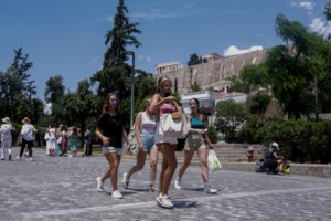 Καιρός: Στα "κόκκινα" η θερμοκρασία την Κυριακή - 36 βαθμοί Κελσίου και αφρικανική σκόνη