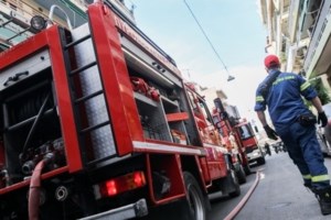 Θρίλερ στο Μενίδι: Νεκρός ένας άνδρας μετά από φωτιά στο αυτοκίνητό του