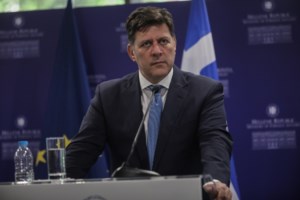 Οι Ιάπωνες αποχαιρετούν τον δολοφονηθέντα πρωθυπουργό Σίνζο Άμπε - Σήμερα η κρατική κηδεία [εικόνες] - εικόνα 4