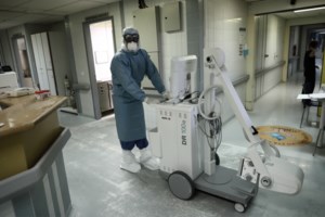 Κορονοϊός - Ιπποκράτειο Θεσσαλονίκης: Όλοι οι ασθενείς περιθάλπονται υπό δύσκολες, αλλά ασφαλείς συνθήκες - εικόνα 3