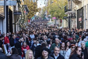 Πρωτοχρονιάτικο τραπέζι: Πού κυμαίνονται οι τιμές σε κρέατα και γλυκά - Στα ύψη η τιμή της βασιλόπιτας