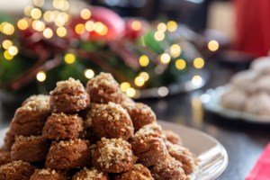 Γρήγοροι κουραμπιέδες χωρίς μίξερ που θα σας ξετρελάνουν - Με ελάχιστα υλικά - εικόνα 2