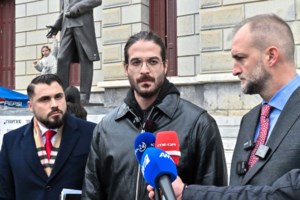 Άρης Μουγκοπέτρος: Τη Δευτέρα η δίκη του - "Φοβάμαι για μένα και για τα παιδιά μου" - Ti υποστηρίζει η σύζυγός του