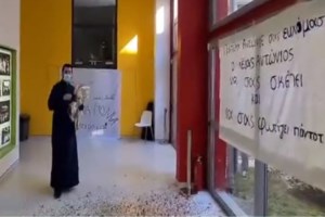 Κιβωτός του Κόσμου: Ραγδαίες εξελίξεις - Με εισαγγελική διάταξη απαγορεύεται στον πατέρα Αντώνιο να πλησιάζει τις δομές