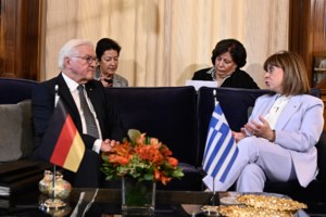 Μητσοτάκης σε Σταϊνμάιερ: Ζωντανό το ζήτημα των γερμανικών επανορθώσεων - "Είναι λήξαν", απάντησε στη Σακελλαροπούλου - εικόνα 3