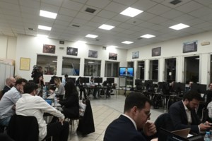 Το παρασκήνιο του debate από τη Σία Κοσιώνη: Το πηγαδάκι Μητσοτάκη-Τσίπρα, το καρφί Ανδρουλάκη και ο ντεφορμέ Βαρουφάκης - εικόνα 4