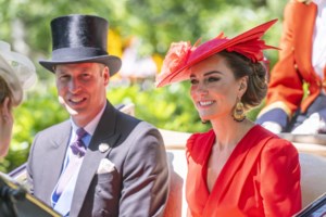 Μικρή πριγκίπισσα η Λίλιμπετ: Η έξοδος με τον πατέρα της με πριγκιπικό look και τζίντζερ κοτσιδάκια και φιογκάκια - εικόνα 5