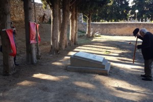 Γλέζος: Όταν παραμέρισε την Κωνσταντοπούλου για να καταθέσει στεφάνι ο Γερμανός πρέσβης στο Δίστομο [Βίντεο] - εικόνα 2