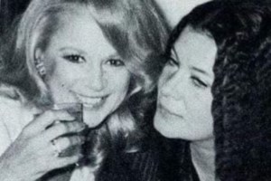 Ρετρό: Αλίκη και Τζένη μαζί, με τα παιδιά τους στο Ηρώδειο - Κομψές και πανέμορφες [εικόνα]