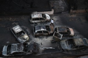 Μάτι: "Υπάρχουν αταυτοποίητα τμήματα σορών" στον ομαδικό τάφο στο κοιμητήριο της Νέας Μάκρης, καταγγέλλουν συγγενείς - εικόνα 3