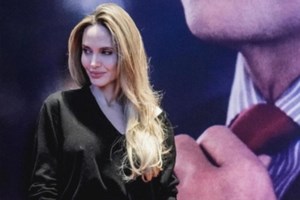 Αντζελίνα Τζολί: Χωρίς παπούτσια στην τελευταία της εμφάνιση - Ο λόγος που εμφανίστηκε ξυπόλητη - εικόνα 6