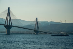 Πτώση γέφυρας στη Βαλτιμόρη: Ειδικοί εξηγούν γιατί κατέρρευσε και ποια είναι η μεγάλη διαφορά με τη γέφυρα Ρίου-Αντιρρίου