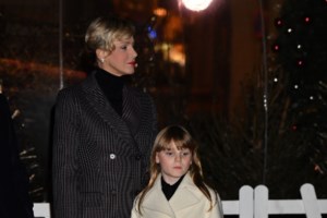 Μόνικα Μπελούτσι: Η φλογερή εμφάνιση στο κόκκινο χαλί - Ο κανόνας που παραβίασε και εντυπωσίασε όσο καμία άλλη - εικόνα 4