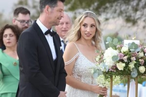 Γιώργος Δασκουλίδης: Παντρεύτηκε την αγαπημένη του μετά από 14 χρόνια σχέσης - Βαπτίζουν και την κόρη τους [βίντεο]