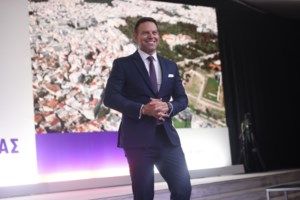 "Δεν με τελείωσαν": Μηνύματα Κασσελάκη από το ΣΕΦ - Προτείνει αλλαγή ονόματος του Κινήματος Δημοκρατίας