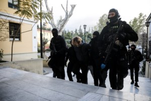 Νέα Σμύρνη: Προφυλακιστέος κρίθηκε ο "Ινδιάνος" που κατηγορείται για απόπειρα ανθρωποκτονίας του αστυνομικού