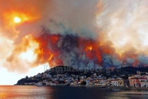 Φωτιά στην Εύβοια: Εφιάλτης με 30χλμ ανεξέλεγκτο πύρινο μέτωπο - Κάηκαν σπίτια - Οι φλόγες έξω από τη Μονή Οσίου Δαυίδ - εικόνα 10