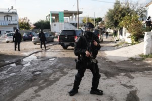 Πυροβολισμοί σε γνωστό κλαμπ της λεωφόρου Βουλιαγμένης - "Γάζωσαν" την ταμπέλα, προσήχθη ζευγάρι