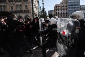 ΕΛ.ΑΣ: Τι ξεκαθαρίζει για τη συγκέντρωση φοιτητών και τα επεισόδια στην πλατεία Κοραή