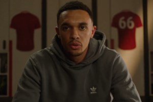 Συναγερμός στο Λίβερπουλ: Αυτοκίνητο έπεσε σε πλήθος την ώρα που πανηγύριζε την κατάκτηση του πρωταθλήματος - εικόνα 2