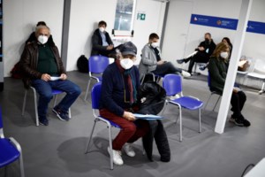 Είναι η μετάλλαξη Όμικρον το τέλος της πανδημίας;- Πότε και πώς ο κορονοϊός θα γίνει ενδημικός - εικόνα 2