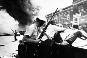 Ένα βήμα πίσω κάνει ο Τραμπ - Δεν θα καλέσει, προς το παρόν, μονάδες της Εθνοφρουράς για τις ταραχές - εικόνα 3