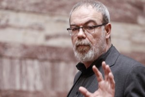 "Δεν θυμάμαι τι έγραφα, ήμουν 24 ετών": Ο Κασσελάκης απαντά για τα παλιά άρθρα για απολύσεις και μειώσεις μισθών - εικόνα 2