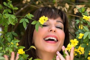 Κατερίνα Παπουτσάκη: Με κυνηγούσαν μέσα στα σκοτάδια, έκλαιγα κι αυτοί μου έλεγαν "σ’ αρέσει τώρα, σ' αρέσει;" [Βίντεο] - εικόνα 2