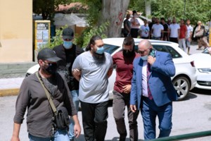 Τουρκία: Τρόμος για μητέρα σε καφετέρια - Της επιτέθηκε με σπασμένο ποτήρι ο πρώην σύζυγος, μπροστά στο μωρό τους [Βίντεο]