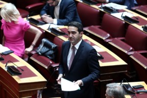 Βουλή - Κατά των ηλεκτρονικών ταυτοτήτων ο Νατσιός: Έχουν δυνατότητα γεωεντοπισμού και...φακελώματος - εικόνα 2