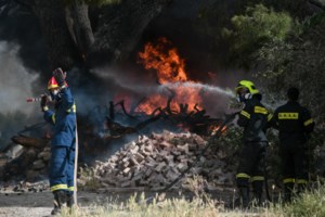 Κέρκυρα: Μεγάλη φωτιά στον ΧΥΤΑ στο Τεμπλόνι - Σε ξενοδοχείο οι κάτοικοι [Εικόνες]
