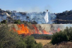 Φωτιά στην Ηλεία: Νύχτα κόλασης στην Πηνεία - Τεράστιο το μέτωπο, καίγονται σπίτια - Καταγγελία για "χτύπημα εμπρηστή" - εικόνα 3