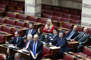 Και επισήμως εκτός Ελληνικής Λύσης ο Σαράκης – Η επιστολή Βελόπουλου στον Τασούλα - Οι συσχετισμοί των κομμάτων στη Βουλή