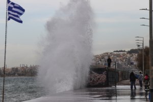 Απαγορευτικό απόπλου στο Λαύριο, ομαλοποιούνται τα δρομολόγια σε Πειραιά και Ραφήνα - Κανονικά τα πλοία για Αργοσαρωνικό