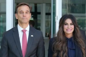 Η Γκίλφοϊλ φεύγει, ο Τζος Χακ έρχεται: Ανέλαβε και επίσημα καθήκοντα - Η ανακοίνωση της πρεσβείας των ΗΠΑ
