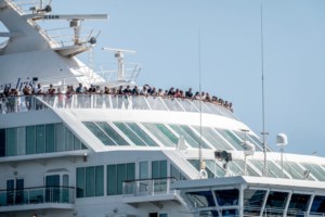 Η Madonna κάνει έκκληση στον Πάπα να πάει στη Γάζα: "Είστε ο μόνος που δεν μπορεί να σας απαγορευτεί η είσοδος" - εικόνα 2